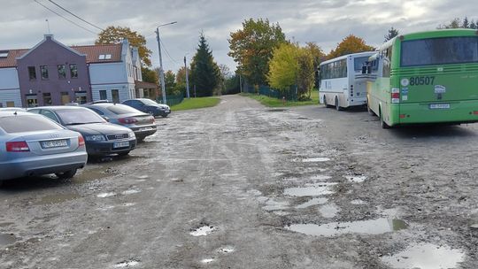 Wykonanie nowej nakładki bitumicznej na ul. Polnej w Młynarach.