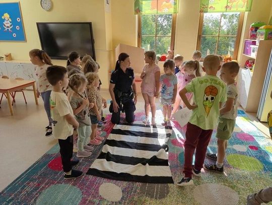BEZPIECZNY PRZEDSZKOLAK - SPOTKANIE Z POLICJANTAMI
