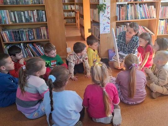 "KSIĄŻKA JEST PRZYJACIELEM, KTÓRY NIGDY NIE OSZUKUJE."