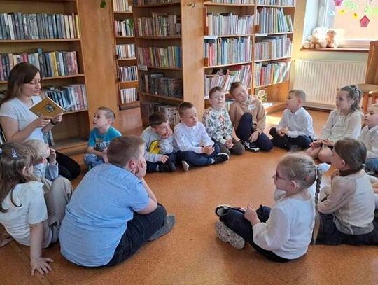 "KSIĄŻKA TO NAJLEPSZY PRZYJACIEL CZŁOWIEKA, A BIBLIOTEKA TO ŚWIĄTYNIA JEGO MYŚLI".