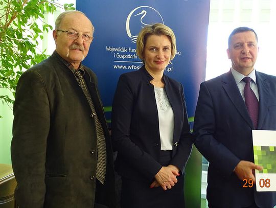 Podpisanie umowy na dofinansowanie zadania pn.: ,,Zakup wyposażenia osobistego strażaków OSP Młynary w 2017”