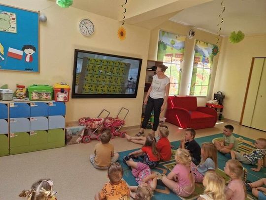 "SKĄD SIĘ BIORĄ DZIURKI W SERZE?"