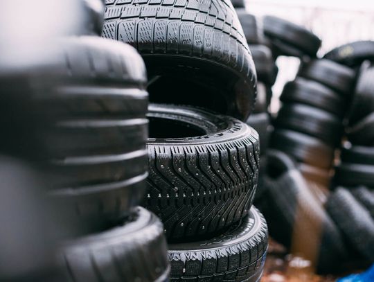 Uwaga mieszkańcy! Informujemy, że zużyte opony nie są odbierane w ramach zbiórki odpadów wielkogabarytowych.