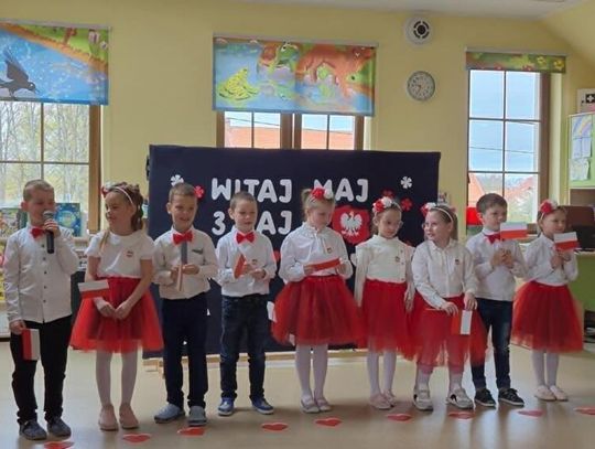 "WITAJ MAJ! TRZECI MAJ, U POLAKÓW BŁOGI RAJ!"