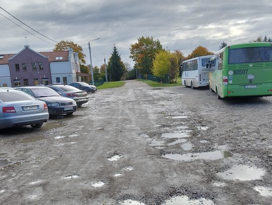 Wykonanie nowej nakładki bitumicznej na ul. Polnej w Młynarach.