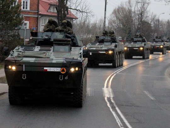 Wzmożony ruch pojazdów wojskowych i statków powietrznych na terytorium Polski.