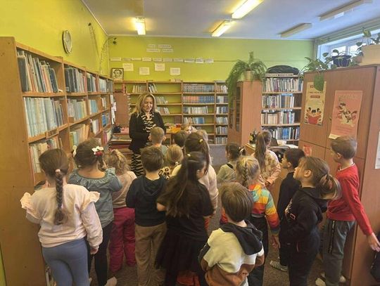 Z WIZYTĄ W SZKOLNEJ BIBLIOTECE