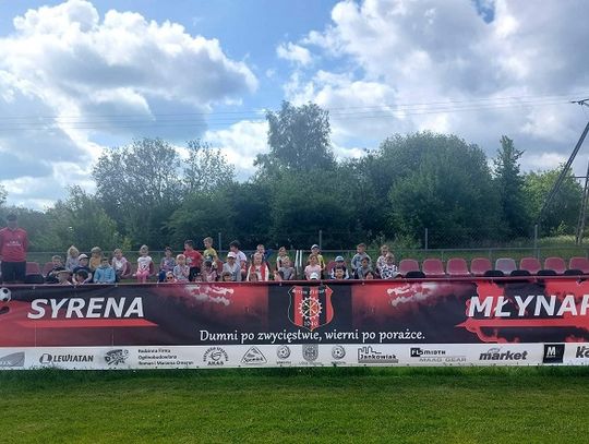 ZAJĘCIA SPORTOWE NA STADIONIE