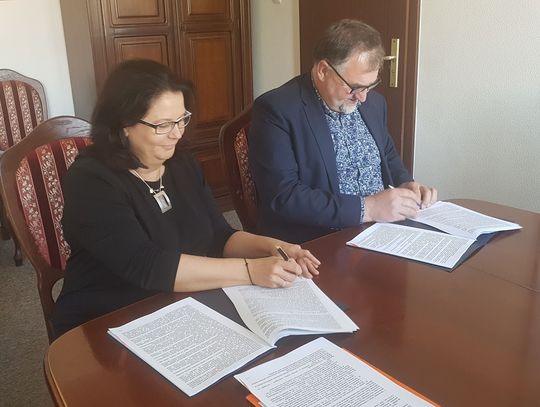 Zawarcie umowy na ,,Przebudowę nawierzchni dróg powiatowych Nr 2154N- ul. Osińskiego i Nr 2157N- ul. Staszica w Młynarach- II Etap”