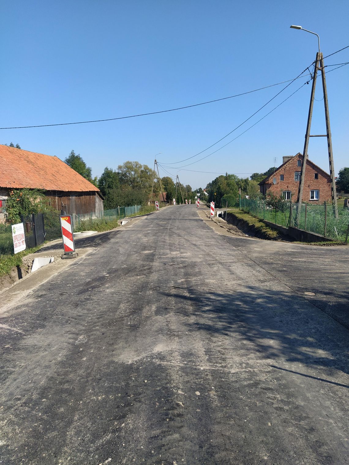 Dobiega końca przebudowa drogi gminnej wewnętrznej w m. Włóczyska. Dobiega końca przebudowa drogi gminnej wewnętrznej w m. Włóczyska.