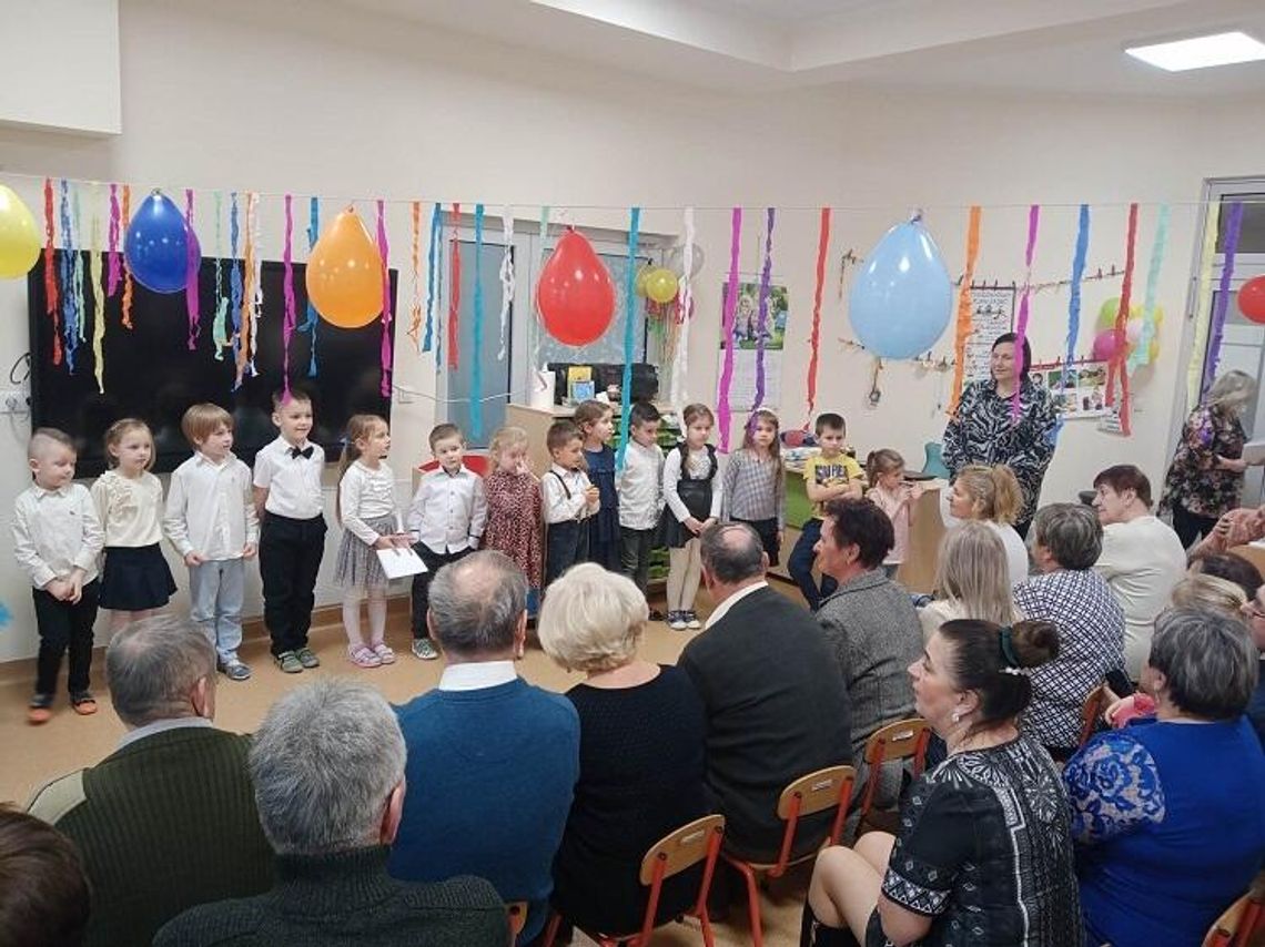 DZIEŃ BABCI I DZIADKA W "MOTYLKACH" DZIEŃ BABCI I DZIADKA W "MOTYLKACH"