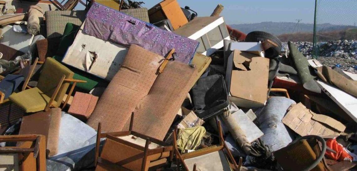 Informacja dotycząca zbiórki odpadów wielkogabarytowych, elektroodpadów oraz tekstyliów.