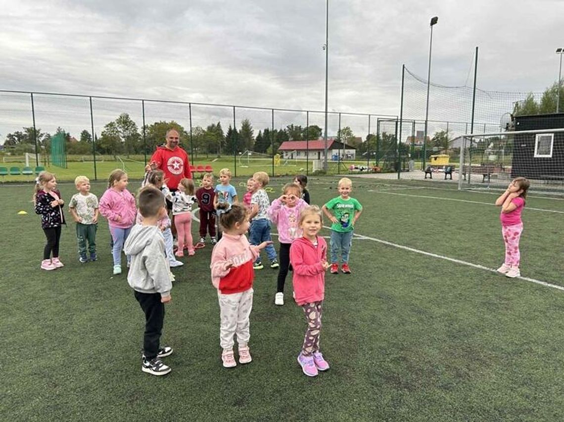 KOLEJNE ZAJĘCIA NA ORLIKU KOLEJNE ZAJĘCIA NA ORLIKU