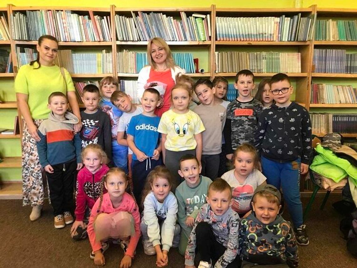 "KTO CZYTA KSIĄŻKI, ŻYJE PODWÓJNIE" "KTO CZYTA KSIĄŻKI, ŻYJE PODWÓJNIE"