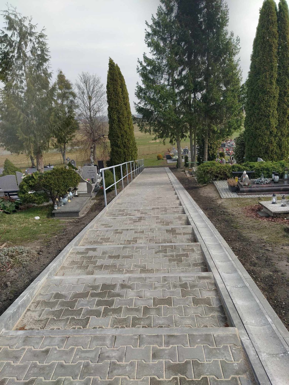 Modernizacja cmentarza komunalnego w Młynarach – kolejny etap zakończony Modernizacja cmentarza komunalnego w Młynarach – kolejny etap zakończony