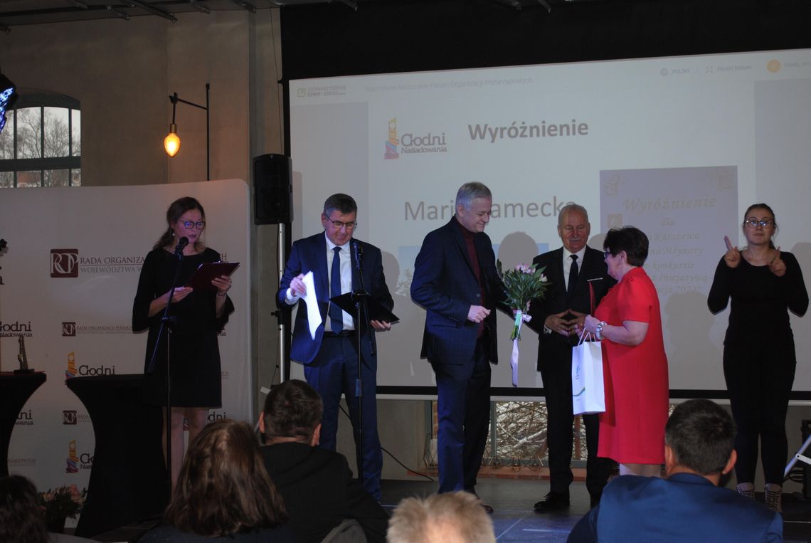 Pani Maria Kamecka wyróżniona w konkursie Godni Naśladowania w 2021 roku. Pani Maria Kamecka wyróżniona w konkursie Godni Naśladowania w 2021 roku.