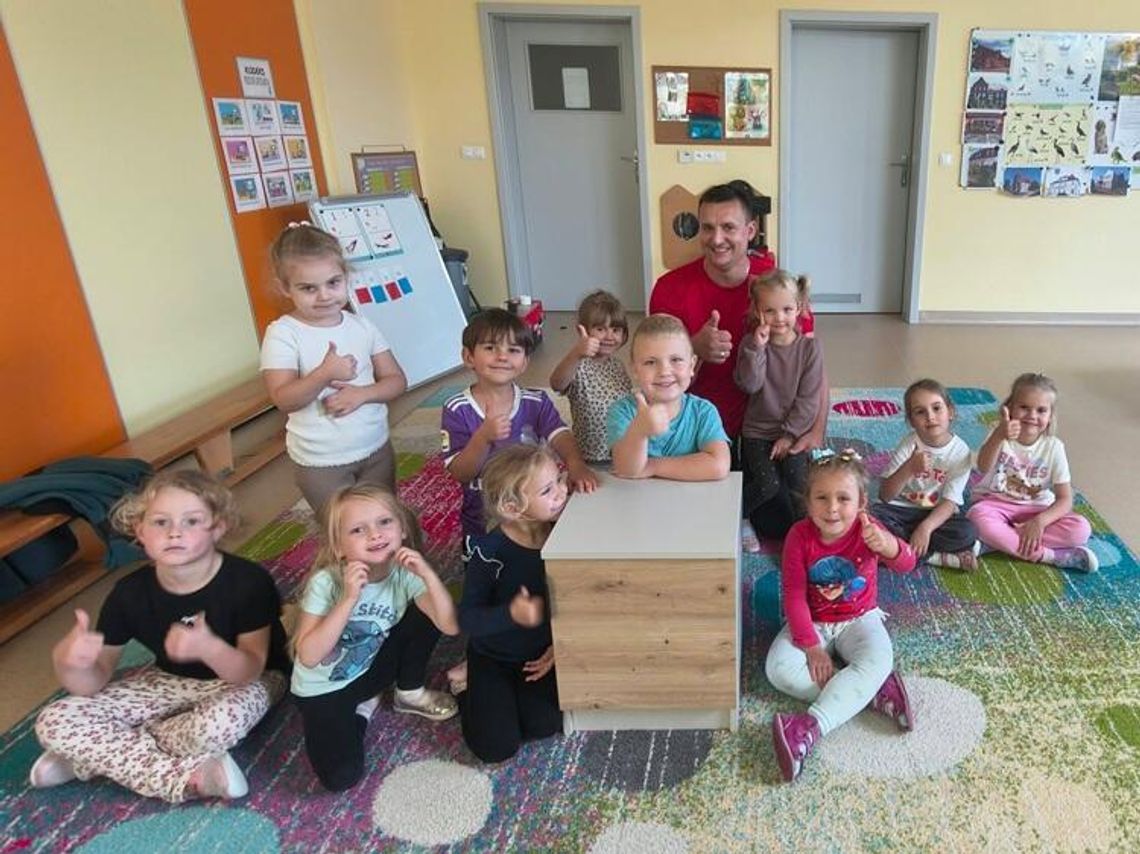 POZNAJEMY ZAWÓD STOLARZA POZNAJEMY ZAWÓD STOLARZA