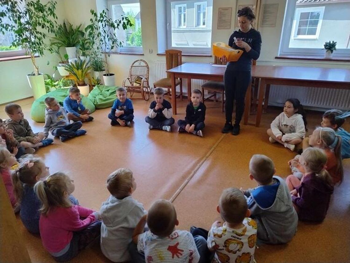"PSZCZÓŁKI" W BIBLIOTECE "PSZCZÓŁKI" W BIBLIOTECE