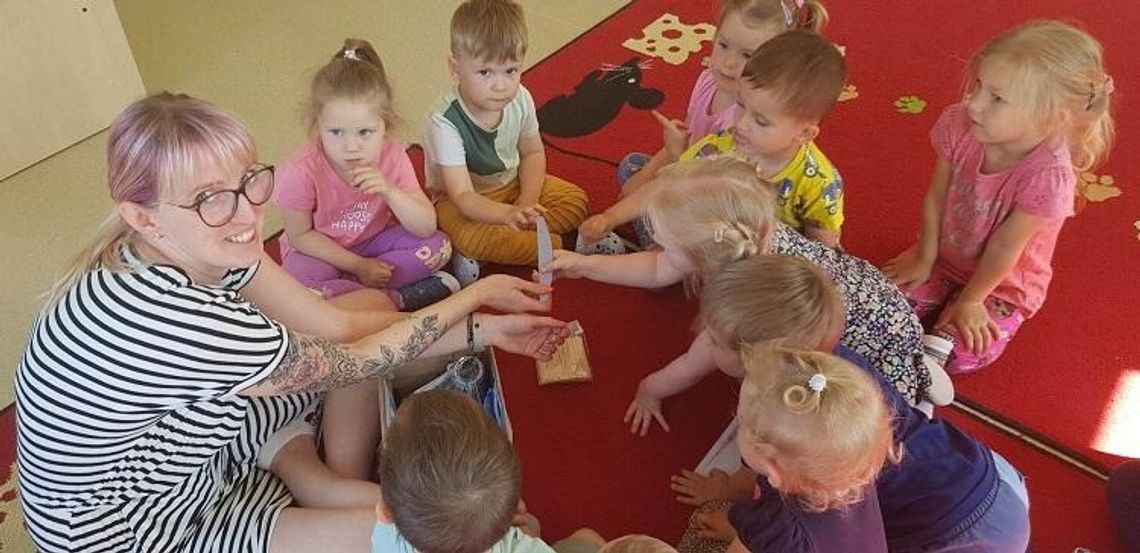 SPOTKANIE ZE STYLISTKĄ PAZNOKCI SPOTKANIE ZE STYLISTKĄ PAZNOKCI
