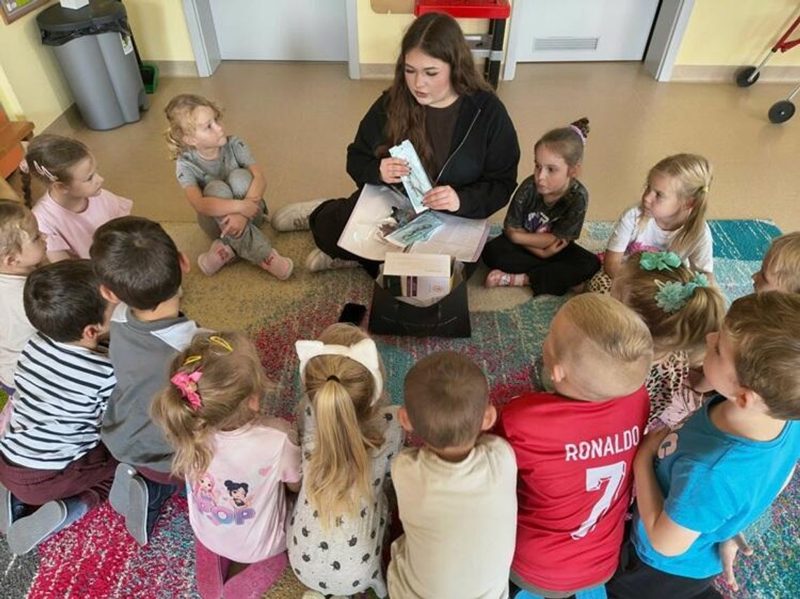 SPOTKANIE ZE STYLISTKĄ PAZNOKCI SPOTKANIE ZE STYLISTKĄ PAZNOKCI