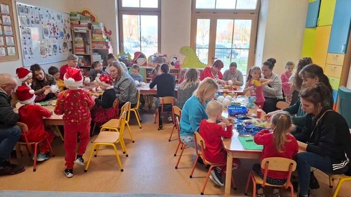 ŚWIĄTECZNE WARSZTATY W GRUPIE "JEŻYKI" ŚWIĄTECZNE WARSZTATY W GRUPIE "JEŻYKI"