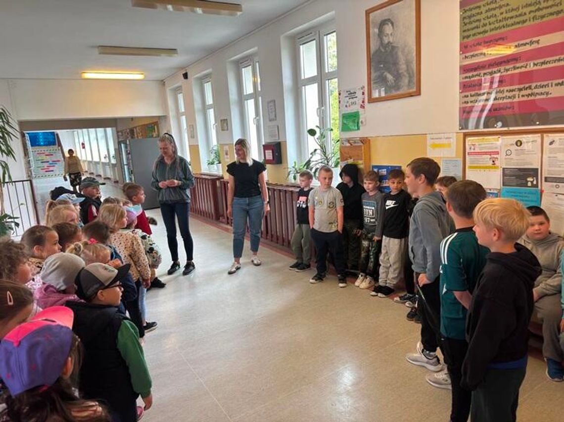 SZKOŁA TUŻ, TUŻ... SZKOŁA TUŻ, TUŻ...