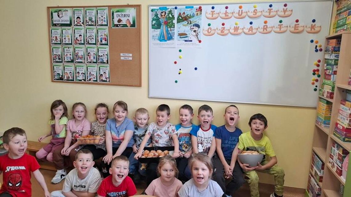 TŁUSTY CZWARTEK W GRUPIE "JEŻYKI"