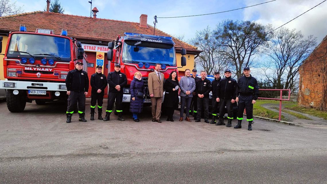 Uroczyste przekazanie sprzętu dla Strażaków Ochotników w Gminie Młynary. Uroczyste przekazanie sprzętu dla Strażaków Ochotników w Gminie Młynary.