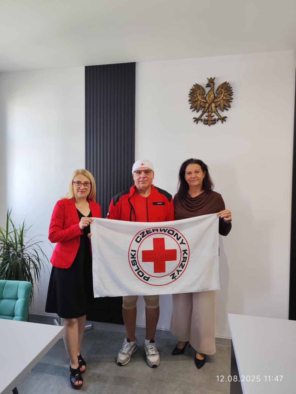 Wyjątkowy Gość w Urzędzie – Janusz Kobyłka promuje ideę honorowego krwiodawstwa i wolontariatu na rzecz PCK Wyjątkowy Gość w Urzędzie – Janusz Kobyłka promuje ideę honorowego krwiodawstwa i wolontariatu na rzecz PCK
