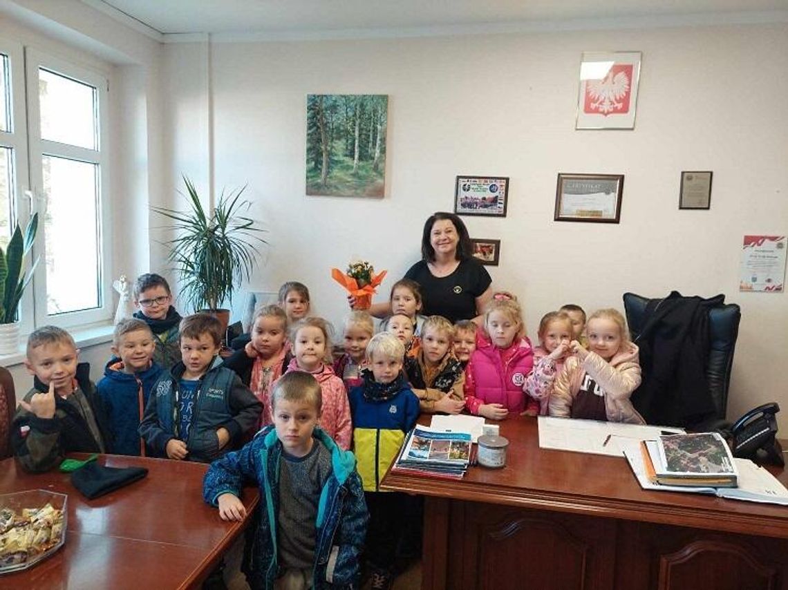 Z WIZYTĄ W URZĘDZIE MIASTA I GMINY MŁYNARY Z WIZYTĄ W URZĘDZIE MIASTA I GMINY MŁYNARY
