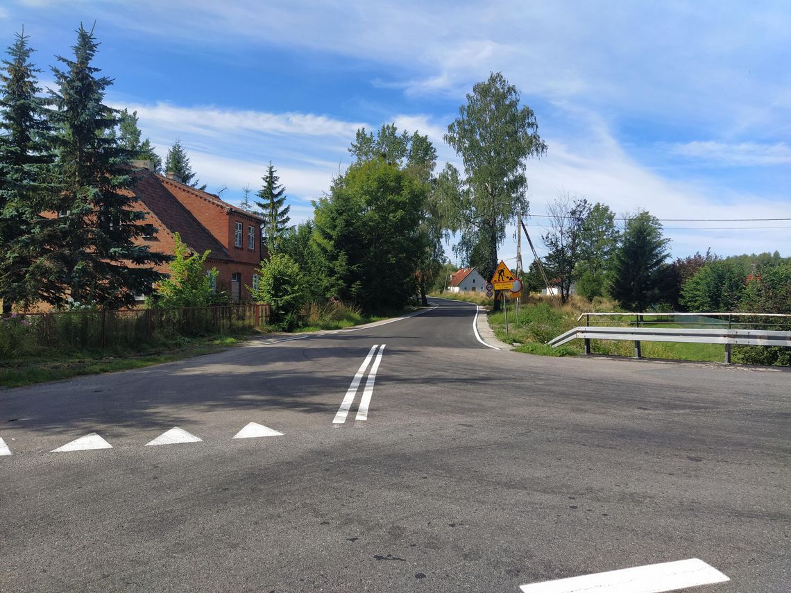 Zakończył się remont drogi powiatowej Młynarska Wola - Janiki Pasłęckie. Zakończył się remont drogi powiatowej Młynarska Wola - Janiki Pasłęckie.
