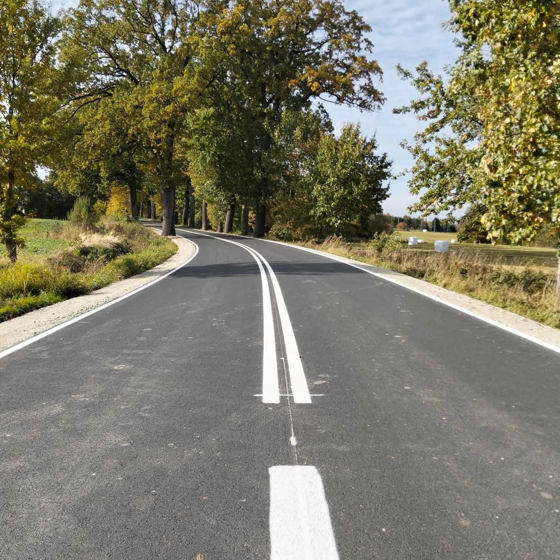 Zakończyły się prace prace związane z wykonaniem nakładki bitumicznej na odcinku drogi od miejscowości Młynarska Wola w kierunku Broniszewa Zakończyły się prace prace związane z wykonaniem nakładki bitumicznej na odcinku drogi od miejscowości Młynarska Wola w kierunku Broniszewa