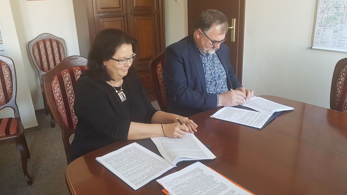 Zawarcie umowy na ,,Przebudowę nawierzchni dróg powiatowych Nr 2154N- ul. Osińskiego i Nr 2157N- ul. Staszica w Młynarach- II Etap” Zawarcie umowy na ,,Przebudowę nawierzchni dróg powiatowych Nr 2154N- ul. Osińskiego i Nr 2157N- ul. Staszica w Młynarach- II Etap”